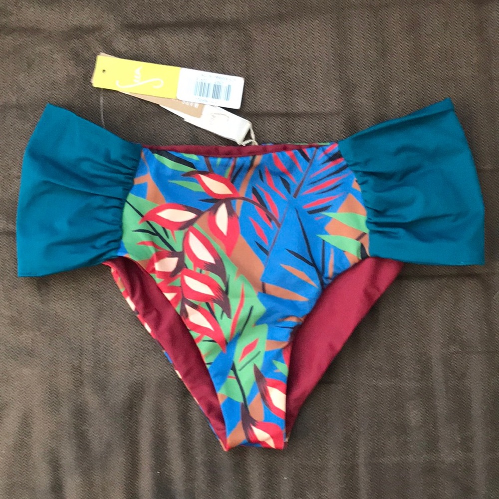 Milos reversible bottoms in tropicalia